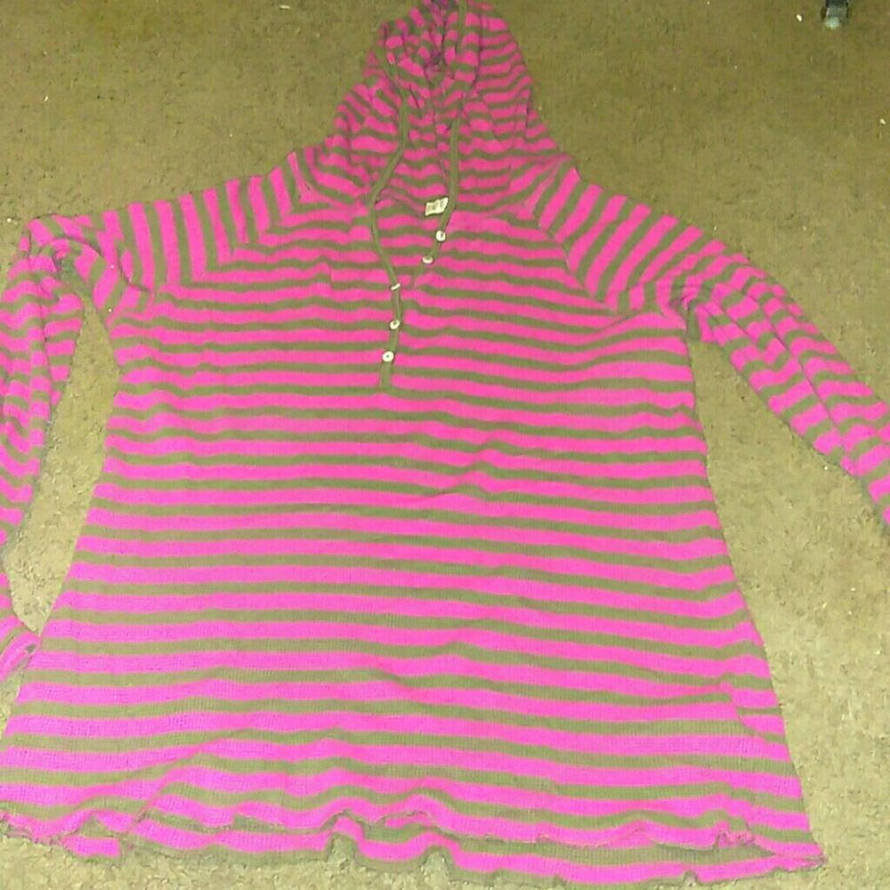 Long sleeve shirt/hoodie